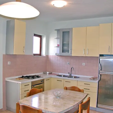 Maras-1 By Interhome Daire Diklo